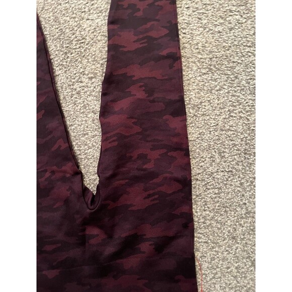 SPANX Look at Me Now Leggings Size XS Red Camouflage Seamless Ankle Cropped NEW - Picture 3 of 6